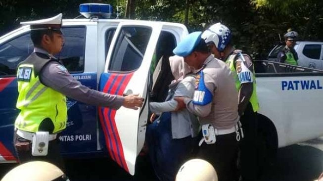 Ditilang Polisi, Fitri Menjerit Histeris Mau Melahirkan