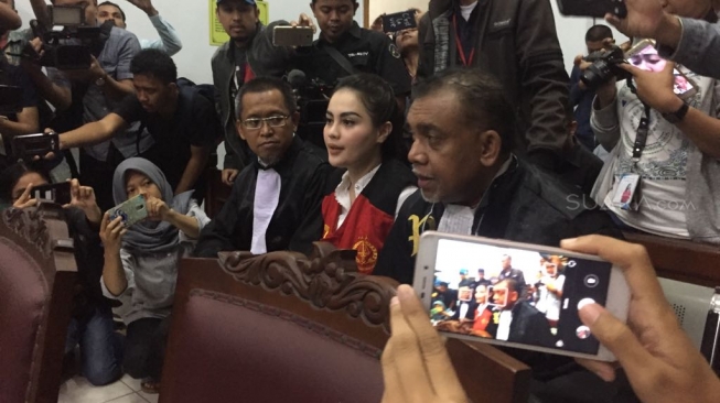 Jennifer Dunn saat menjalani sidang di Pengadilan Negeri Jakarta Selatan. (Sumarni/Suara.com)