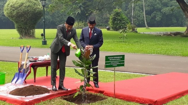 Pemerintah Ajak Sultan Brunei Main Bulutangkis di Mabes TNI