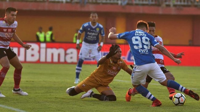 Brace Fabiano Beltrame Bawa Madura United Tundukkan Persib 2-1