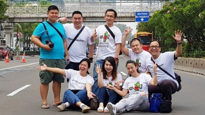 Komunitas Jangkrik Kuliner tak hanya berburu kuliner bareng, tapi juga mengunggah foto makanan yang disantapnya di media sosial.(Foto: Dok. Komunitas Jangkrik Kuliner)