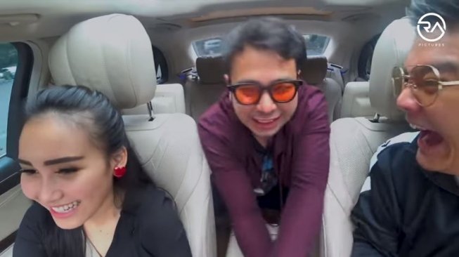 Raffi Ahmad, Ayu Ting Ting dan Boy William tampil di Vlog milik Raffi Ahmad (RA Pictures/Youtube).