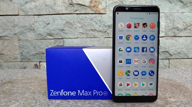 Asus Zenfone Max Pro M1, smartphone terbaru Asus yang memiliki baterai berkapasitas besar dan dibekali kamera ganda. [Suara.com/Manuel Jeghesta Nainggolan]