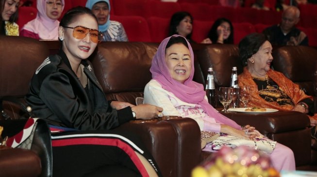 Inul Daratista bersama Sinta Nuriyah Wahid. (Ismail/Suara.com)
