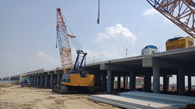 Pembangunan Jalan Tol Pejagan - Pemalang, Jawa Tengah. [Djoko Setijowarno]