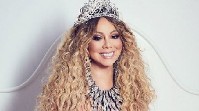 Mariah Carey saat mengenakan aksesoris karya Rinaldy Yunardi. (rinaldyyunardiofficial/instagram)