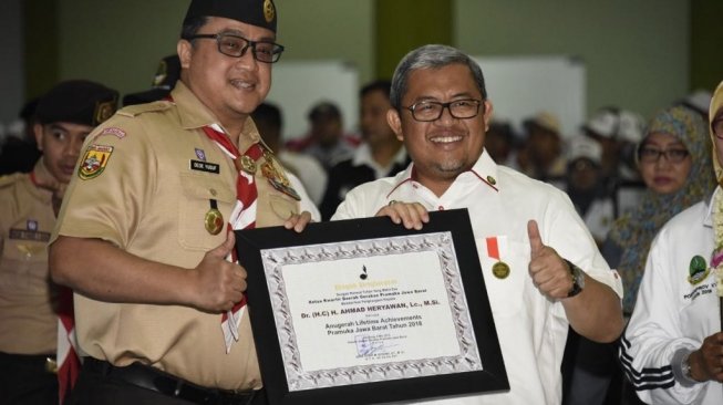 Gubernur Jawa Barat, Ahmad Heryawan (Aher), resmi membuka even olahraga antar ASN, di Sport Jabar Arcamanik Bandung, Senin (7/5/2018). (Sumber: Istimewa)