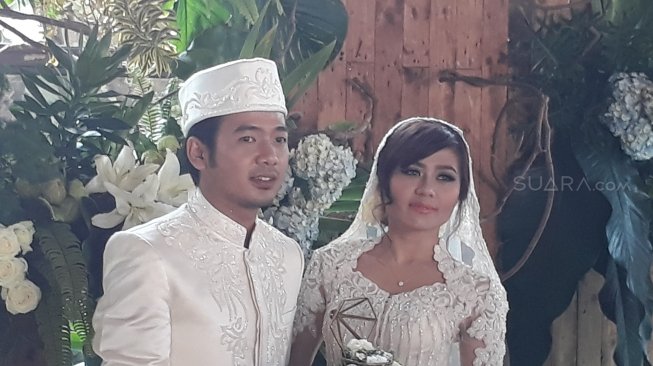 Rai d'Masiv resmi menikahi Salfa Novia Roza di Taman Kajoe, Cilandak Timur, Jakarta Selatan, Kamis (10/5/2018) [Suara.com/Wahyu Tri Laksono]