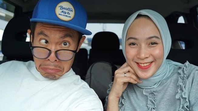 Melky Bajaj dan istrinya, Dewi Fitri Handayani [Instagram/melki_bajaj]