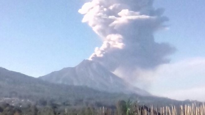 Letusan Gunung Merapi di Yogyakarta Jumat pagi, (11/5/2018). [Dok BNPB]