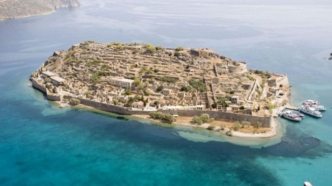 Kota hantu di Spinalonga, Yunani. (Wonderlist)