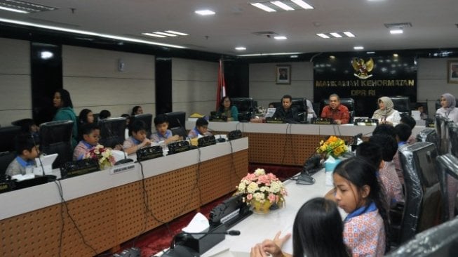 MKD DPR Dapat Kunjungan Siswa Global Mandiri, Cibubur