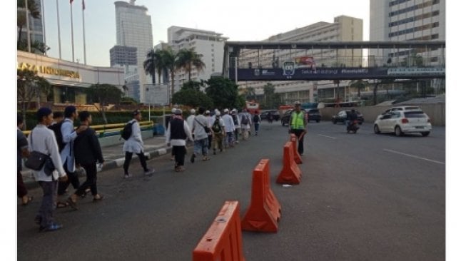 Pengalihan arus lalu lintas. [Twitter/@TMC Polda Metro Jaya]