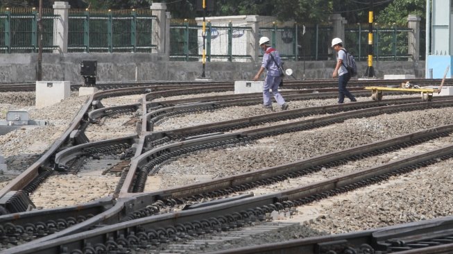 Depo Kereta Api (KA) Cipinang, Jakarta, Sabtu (12/5).