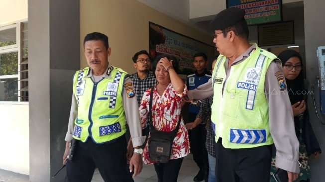 Penjual Es Kepal Milo Menangis Saat Diperiksa Polisi