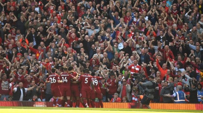 Pemain Liverpool rayakan gol Mohamed Salah ke gawang Brighton Hove di laga pamungkas Liga Inggris musim 2017/18 yang berlangsung di Anfield, Minggu (13/5/2018) [AFP]