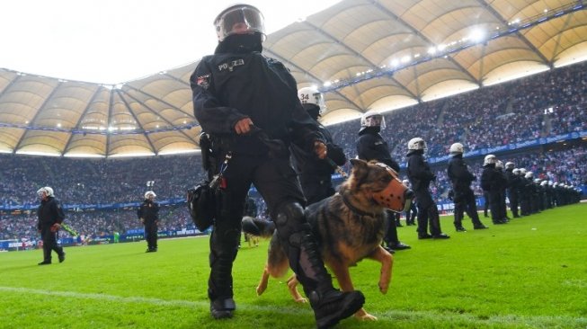 Duh! Pertama Kali Terdegradasi, Fans Hamburg Anarkis