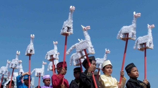 Sejumlah anak mengikuti Karnaval Budaya Dugderan untuk menyambut datangnya bulan Ramadan, di Semarang, Jawa Tengah, Senin (14/5).