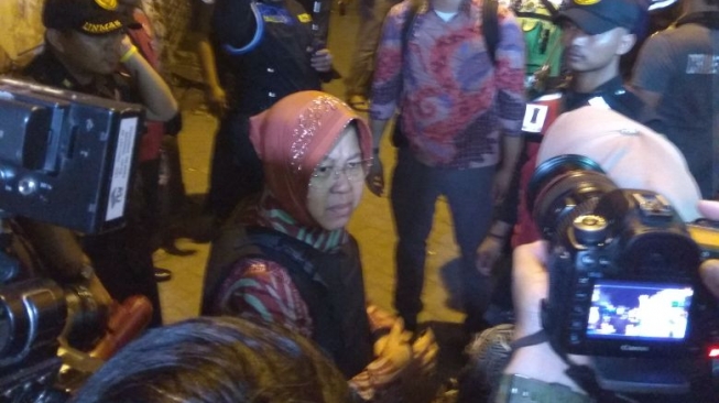 Bom Meledak saat Wali Kota Risma Datang ke TKP Penembakan Teroris