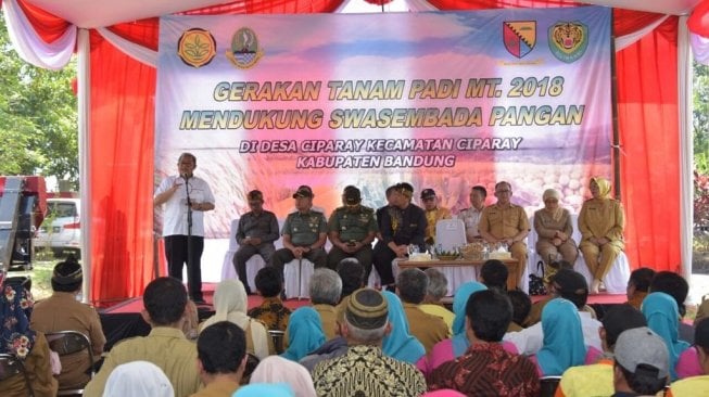 Dukung Swasembada Pangan, Jabar Canangkan Gerakan Tanam Padi 2018