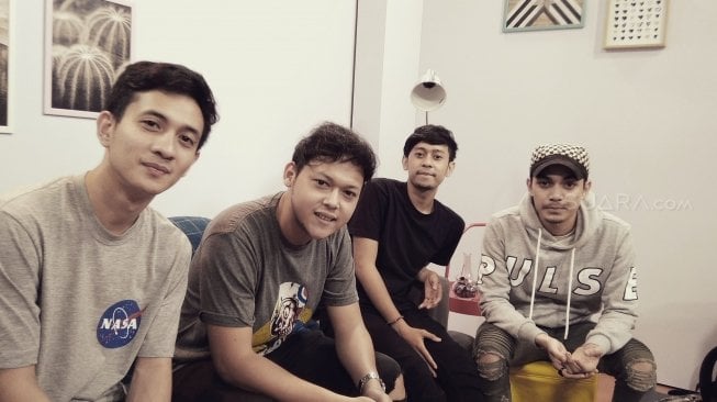 Menurut Hi Friday Semua Band Butuh Label