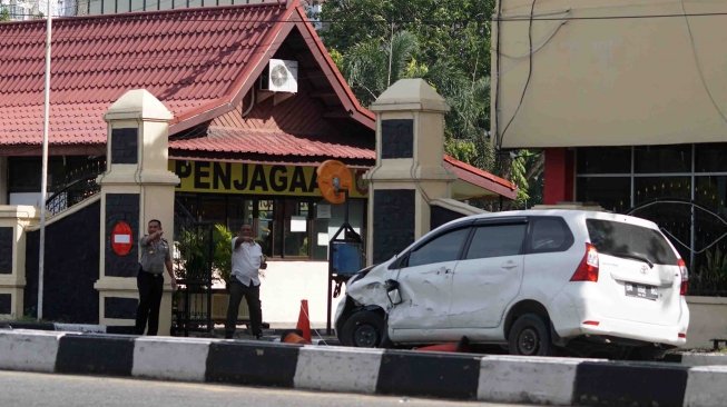 Teroris Penyerang Polda Riau Hasil Gabungan Kelompok NII dan ISIS