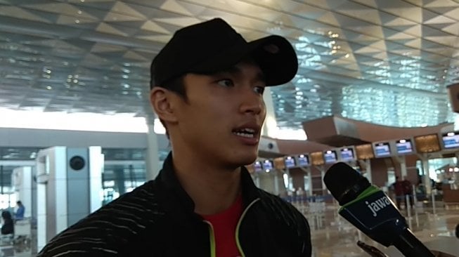 Tunggal putra Indonesia, Jonatan Christie, ditemui media di Bandara Soekarno-Hatta [Suara.com/Arief Apriadi]