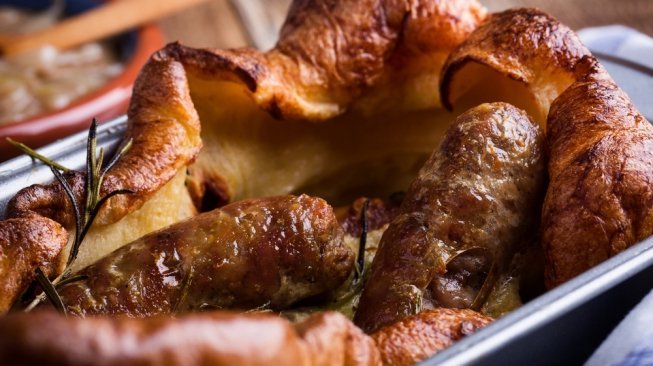 Toad in the Hole, bisakah Anda menemukan mata kodok yang tengah mengintip?  [Shutterstock]