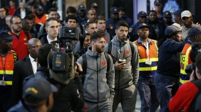 Pemain Barcelona Lionel Messi tiba di Johannesburg, Afrika Selatan [AFP]