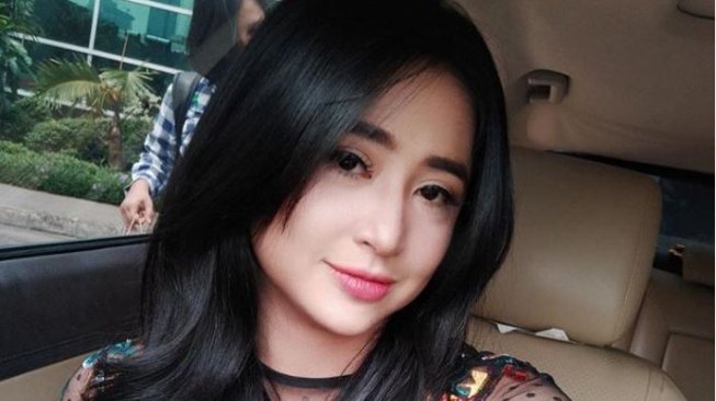 Dewi Perssik (Instagram)