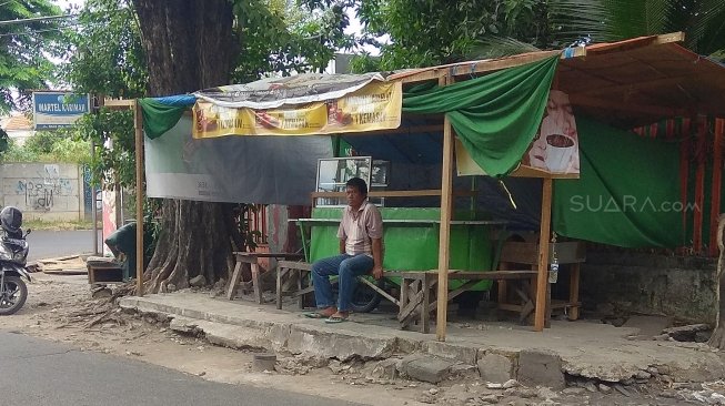 Warung makan di Jalan Arjuno, Surabaya, Jawa Timur. [Suara.com/Dimas]