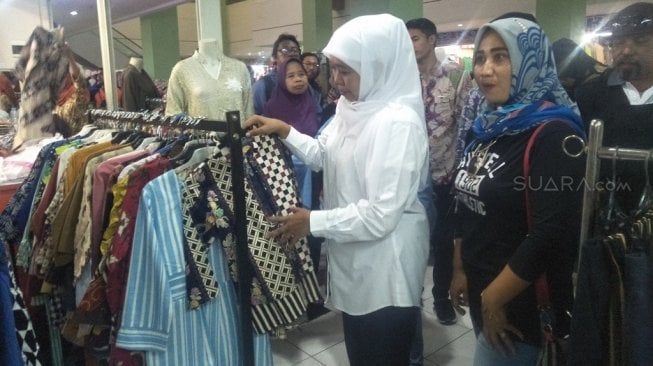 Puasa Pertama, Khofifah Belanja Baju Sampai Jutaan, Buat Apa?