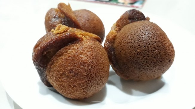 Apam paranggi, makanan buka puasa favorit warga Makassar. (Suara.com/Firsta Putri Nodia)