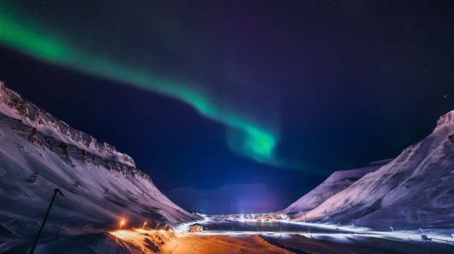 Tak Ada Cahaya Matahari, Perempuan Ini Bakal Tinggal di Tempat yang Hanya Diterangai Oleh Aurora Borealis