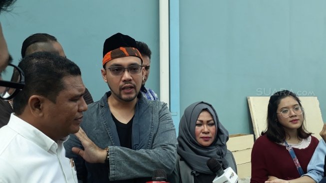 Usai Damai, Sandy Tumiwa Berharap Bisa Dekat dengan Tessa Kaunang