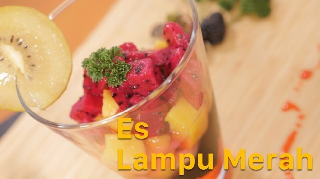 Es Lampu Merah,  Es Buah yang Kekinian untuk Berbuka Puasa