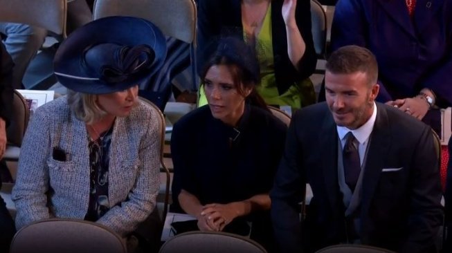 David dan Victoria Beckham di pernikahan Pangeran Harry dan Meghan Markle, Sabtu (19/5) [RoyalFamily/youtube].