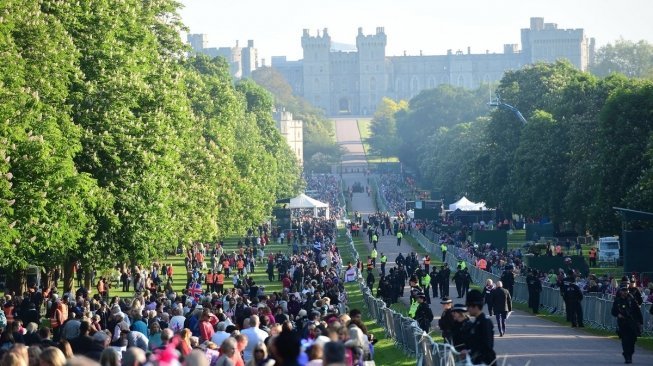 Euforia warga Inggris sambut Royal Wedding Pangeran Harry dan Meghan Markle, Sabtu (19/5/2018)[RoyalFamily/twitter.com].