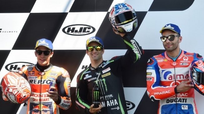 Rider Monster Yamaha Tech 3 Johann Zarco (tengah) meraih pole position di MotoGP Prancis setelah mengalahkan Marc Marquez (Repsol Honda) dan Danilo Petrucci (Pramac Ducati). JEAN-FRANCOIS MONIER / AFP