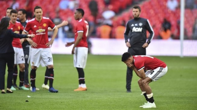 Reaksi pemain Manchester United Jesse Lingard setelah timnya ditumbangkan Chelsea di final Piala FA [AFP]