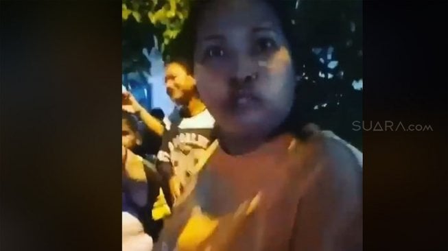 Video Viral Emak-Emak di Surabaya Marahi Teroris