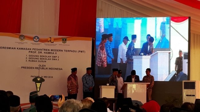 Presiden dan Menteri PUPR Resmikan Rusun DR Hamka di Padang