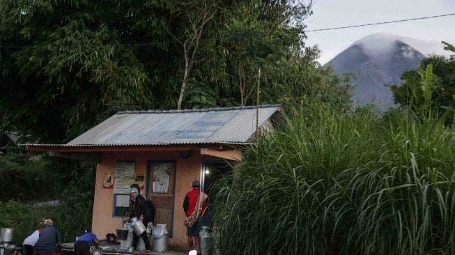 Puncak Gunung Merapi, Jawa Tengah, Selasa (22/5). 