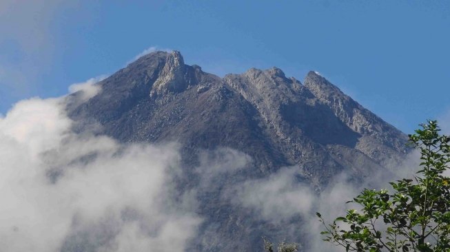 Gunung Merapi 2 Kali Luncurkan Lava Pijar Selama 24 Jam