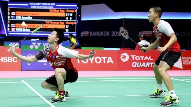 Pasangan ganda putra, Kevin Sanjaya Sukamuljo/Marcus Fernaldi Gideon, menyumbang poin bagi tim Thomas Indonesia usai mengalahkan Chung Eui Seok/Kim Won Ho (Korsel), 21-11, 14-21, dan 21-10, dalam lanjutan penyisihan Grup B Piala Thomas 2018, Rabu (23/5). [Humas PBSI]