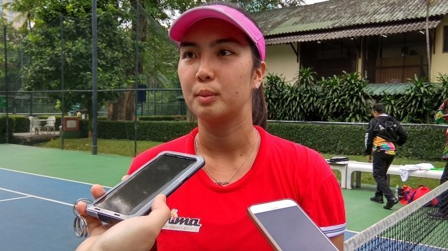 Atlet tenis putri Indonesia, Aldila Sutjiadi, ditemui di Lapangan Tenis Hotel Sultan, Senayan, Jakarta, Kamis (24/5/2018). [Suara.com/Arief Apriadi]