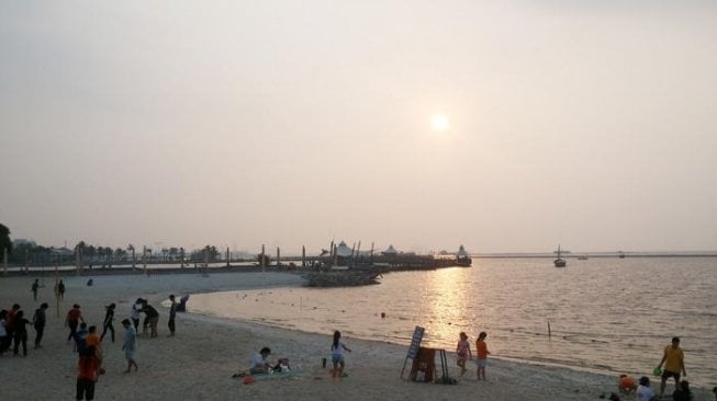 Pantai Ancol, Jakarta. (Jejak Piknik)