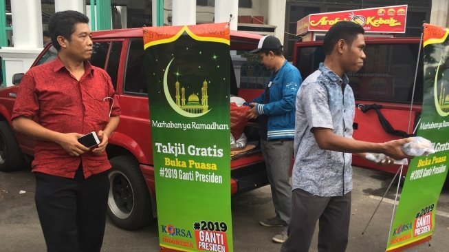 Mantan Relawan Jokowi Biayai Pembagian Takjil #2019GantiPresiden