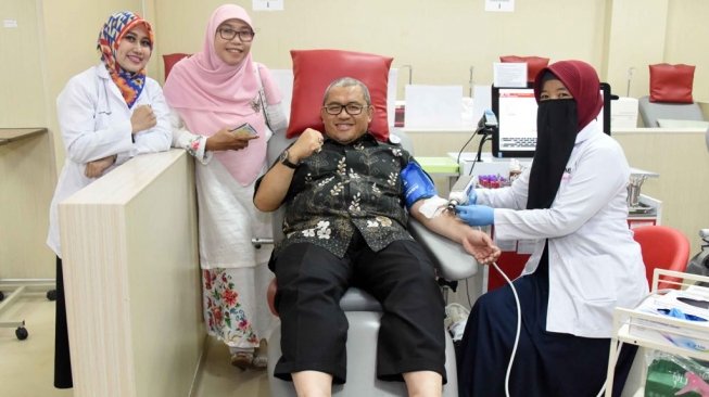 Gubernur Jabar Sumbang Darah untuk Bocah Pengidap Anemia Aplastik