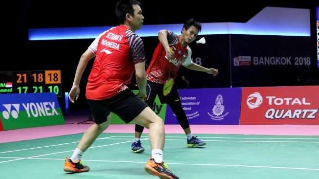 Pasangan ganda putra, Hendra Setiawan/Mohammad Ahsan, gagal sumbang poin untuk Indonesia dalam semifinal Piala Thomas melawan wakil Cina, Li Junhui/Liu Yuchen, Jumat (25/5/2018). [Humas PBSI]